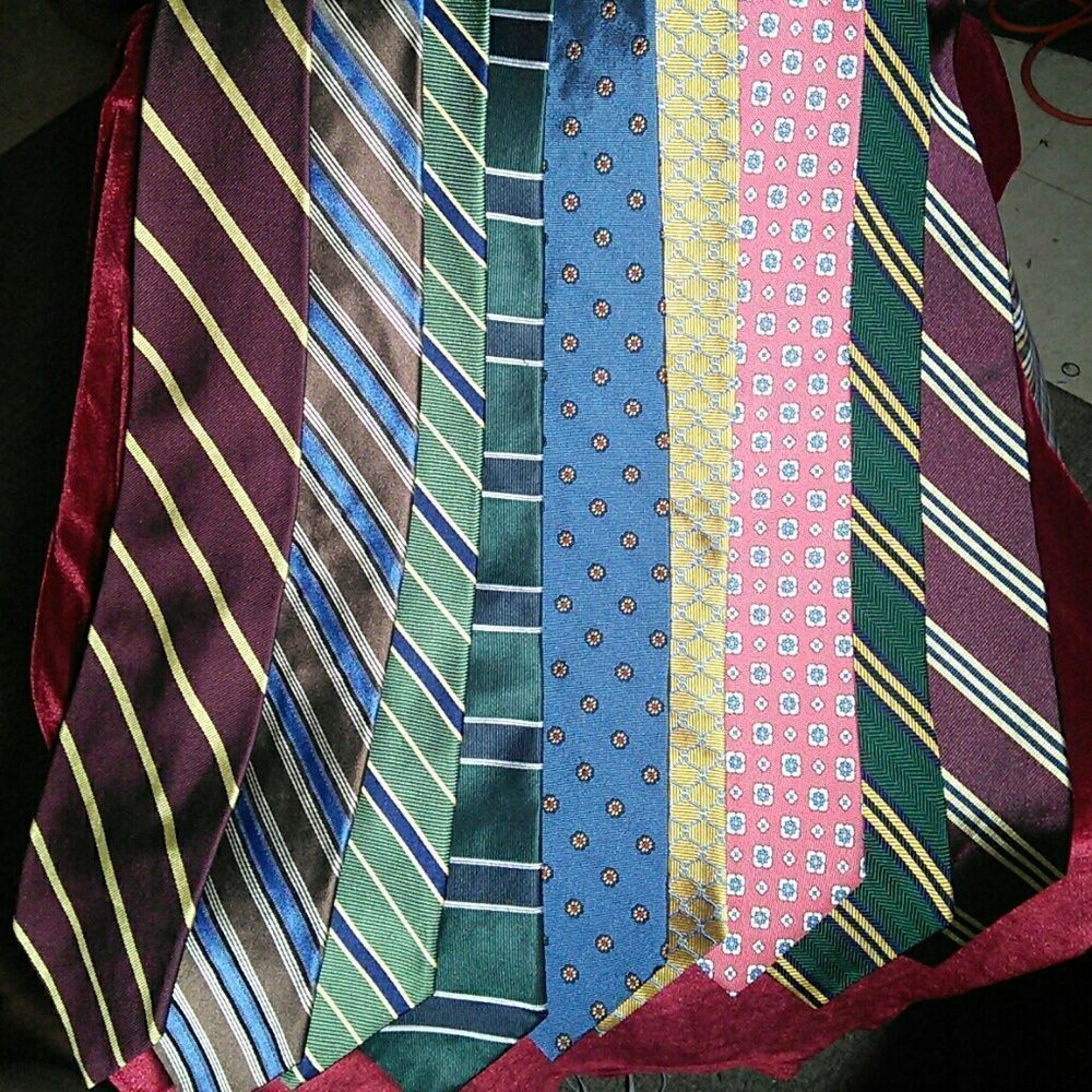 SOLD. BROOKS BROTHERS TIE LOT